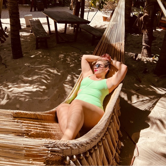 Meet your Posher, Cindy - Picture 1 of 2